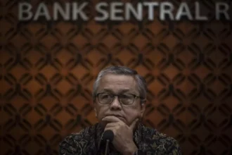 Bank Indonesia warns of global economic turbulence and financial risks for 2026–2027, urging policy coordination to protect Indonesia's stability and growth.