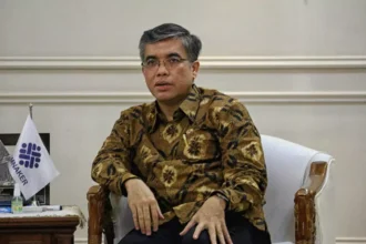 Indonesia postpones its 2026 minimum wage announcement to create a new, decentralized framework ensuring fair compensation based on regional decent living standards.