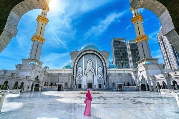 halal tourism economy