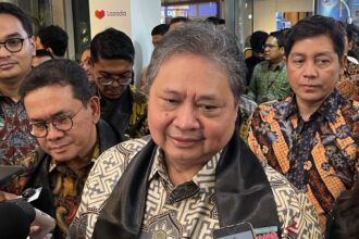 The government mobilizes aid and credit restructuring for MSMEs to combat economic decline from the devastating Sumatra Floods, which threaten national growth targets.