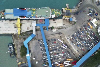 The Ministry of Transportation manages traffic at Merak Port to address holiday congestion and weather disruptions while ensuring safety for travelers and cargo.