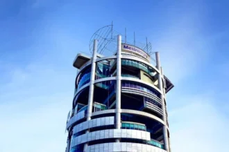 Mesiniaga secures a RM19.82 million contract from the Ministry of Education for IT equipment rentals in Sarawak schools to boost digital learning until 2031.