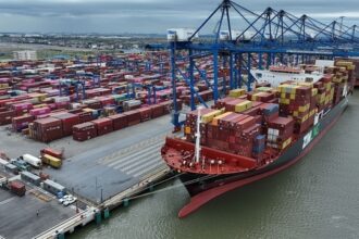 Việt Nam nears $1 trillion annual trade milestone in 2025, driven by 70.3 percent high-tech exports and strong FDI, confirming its global manufacturing hub status.