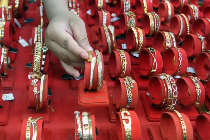 Antam Gold prices jump as global markets rally toward record highs. Learn about the latest price trends, expert forecasts, and safe-haven demand in 2026.