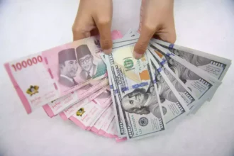 Economists urge Bank Indonesia to boost domestic FX Supply as the rupiah nears 17,000. Learn how strategic liquidity management can stabilize the currency.