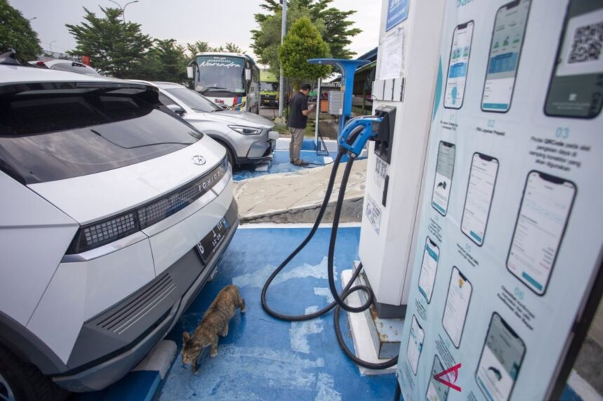Indonesia’s EV market surges as sales reach 103,000 units by 2025, driven by new incentives, increased localization, and a wider variety of vehicle models.