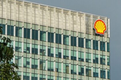 Petrovietnam Gas secures its first multi-year LNG deal with Shell, ensuring stable fuel supplies for Vietnam’s power sector through a 2027-2031 supply contract.