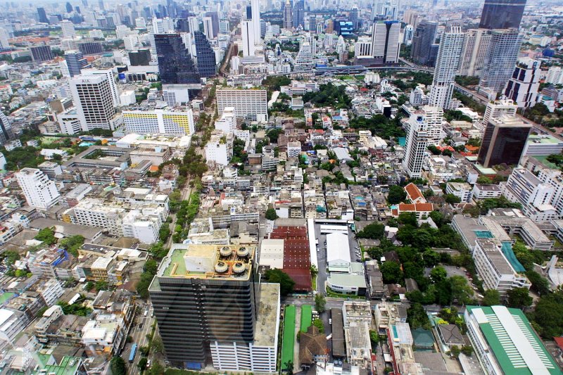 Fitch warns that a durable coalition is vital for Thailand to stabilize its fiscal outlook and avoid a sovereign rating downgrade amid rising public debt levels.