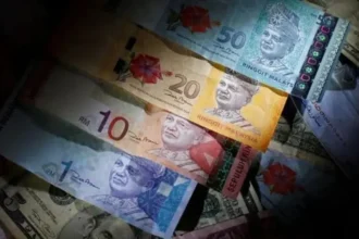 The ringgit is expected to trade in a tight range of RM3.95 to RM3.96 next week as investors await US jobs data and Malaysian GDP reports to gauge market momentum.