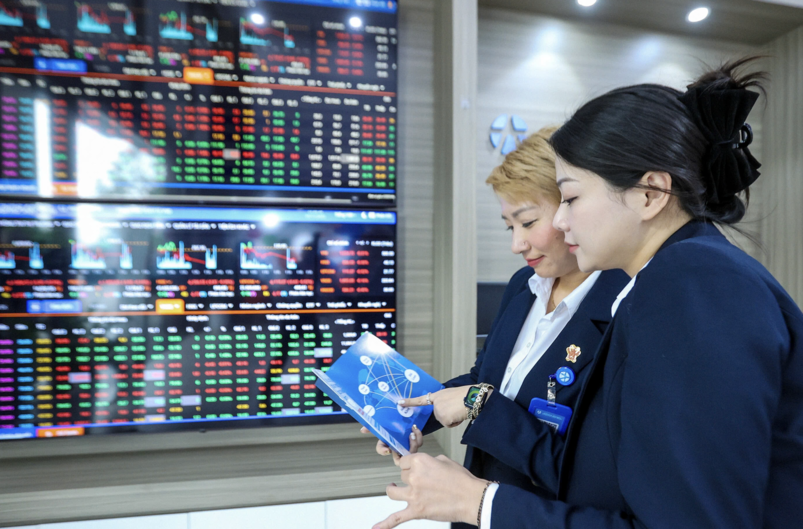 Vietnam issues Circular 08 to ease market access for every foreign investor, removing pre-funding hurdles ahead of a historic emerging market status upgrade.