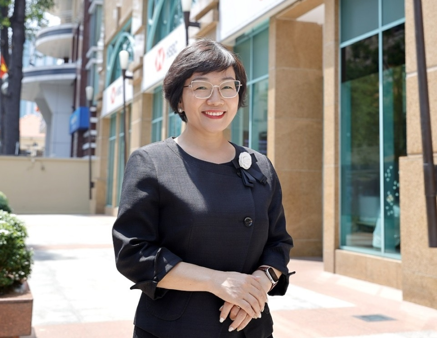 The rise of AI is reshaping industries and widening the gender gap. Learn how inclusive leadership and reskilling can transform automation into economic synergy.