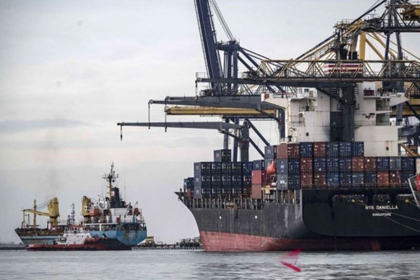 Indonesia recorded a US$0.95 billion trade surplus in January 2026, extending its historic streak to 69 months driven by high exports in fats and minerals.