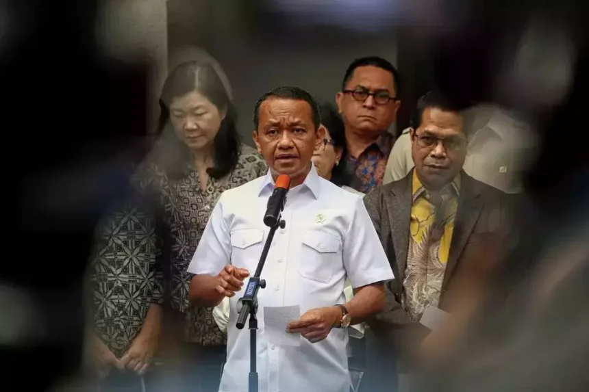 Indonesia manages 23 days of fuel reserves as the government plans a major storage expansion to secure energy supplies amid rising Middle East trade tensions.