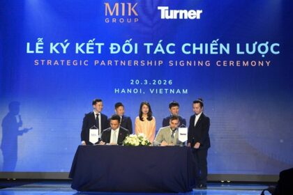 Representatives from MIK Group and Turner signing a strategic partnership agreement during a ceremony in Hanoi.