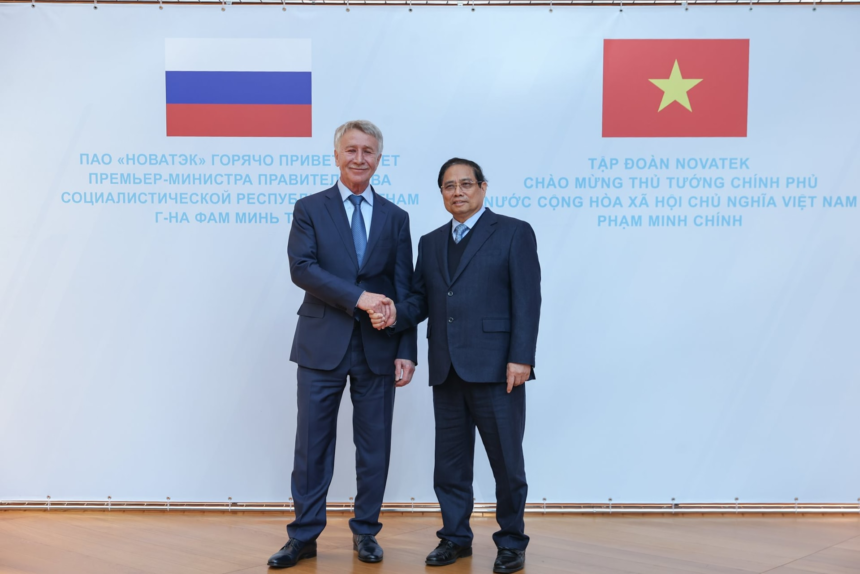 A formal meeting between Vietnamese Prime Minister Pham Minh Chinh and Novatek chairman Leonid Mikhelson in Russia.