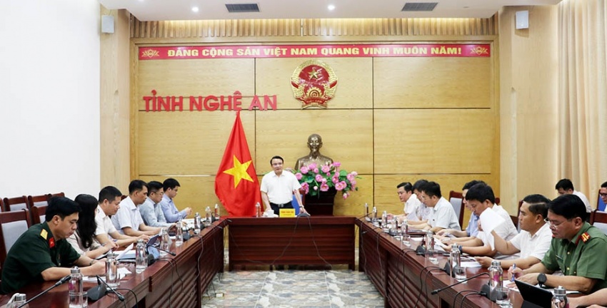 Nghe An officials meeting to finalize groundbreaking plans for the QuynhLap LNG thermal power plant project.