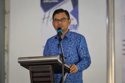 Akmal Nasrullah speaking at a podium, providing government updates on the nationwide B20 biodiesel rollout.