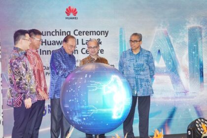 Prime Minister Anwar Ibrahim launching a technology center with global AI partners to boost digital innovation.