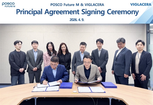 Executives from POSCO Future M and Viglacera sign a principal agreement for a new battery materials plant.