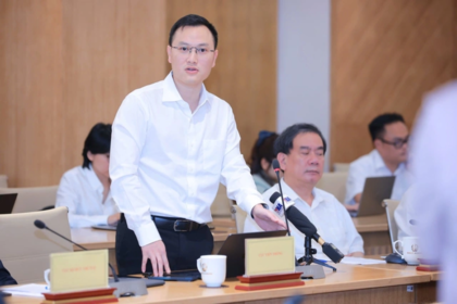 Gemini said Nguyen Anh Cuong briefs the media in Hanoi regarding the new licensing and pilot program for Starlink in Vietnam.