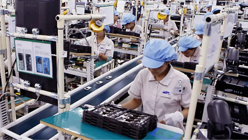 Workers in a processing factory assemble electronic components, driving industrial output and the national economy.