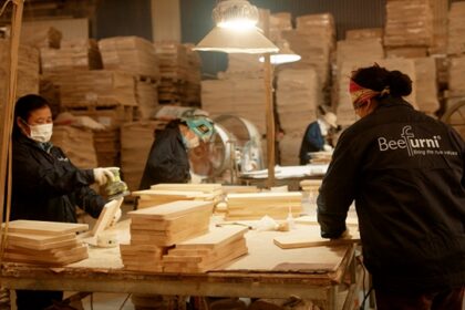 Workers at an assembly line manufacture wood, a key sector for Vietnamese online exporters in global trade.