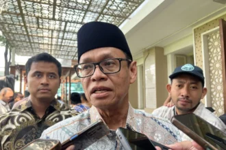 Deputy Minister Yuliot Tanjung discussing Lemigas oil import regulations