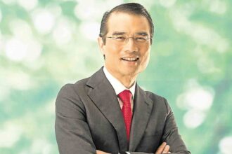 Portrait of Federico Piki Lopez smiling with arms crossed, representing the leadership of the Lopez group.