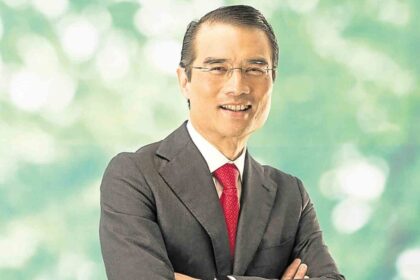 Portrait of Federico Piki Lopez smiling with arms crossed, representing the leadership of the Lopez group.