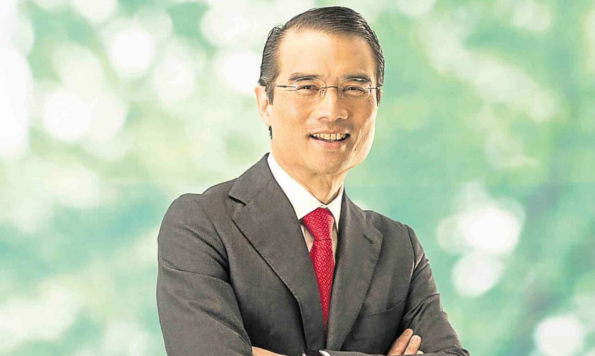 Portrait of Federico Piki Lopez smiling with arms crossed, representing the leadership of the Lopez group.