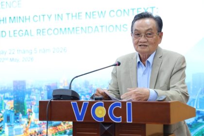 Dr. Tran Du Lich speaks at a business convention regarding incoming investment opportunities throughout HCM City.