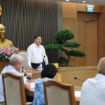 Deputy Prime Minister Pham Gia Tuc meeting with textile & footwear association representatives
