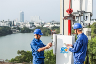 Technicians install 5G equipment on a rooftop to expand high-speed broadband coverage across the city.